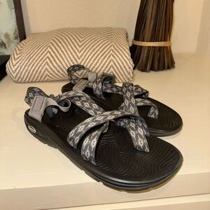 Women’s chacos size 10